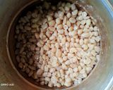 Foto langkah ke 2 dari resep Kacang goreng bawang putih.
