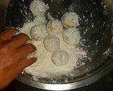 A picture of step 4 of Malai kofta with white gravy curry.