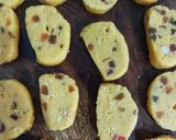 A picture of step 4 of Tutti frutti or Karachi biscuits.