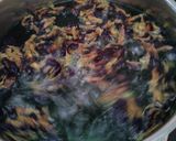 Foto langkah ke 4 dari resep Butterfly Pea & Lemon Iced Tea.