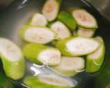 Hình bước làm 1 của món Thịt ba rọi kho chuối xanh tàu hủ