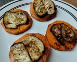 Foto del paso 5 de la receta: Sanduchitos🍆🧅🍅 de calabaza🎃🥙🧀