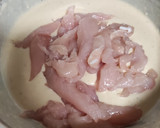 Foto del paso 2 de la receta: Tiras de Pollo estilo KFC con salsa de miel mostaza