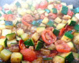 Foto del paso 2 de la receta: Macarrones con cherrys y calabacín