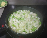 Foto del paso 3 de la receta: Tortilla de patatas con ajos tiernos y setas
