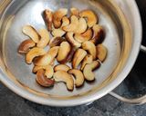 A picture of step 4 of Cashew Curry.