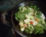 Foto langkah ke 4 dari resep Tumis pokcoy dan bakso.