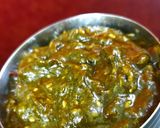 A picture of step 5 of Gongura/ambadi chi chutney.