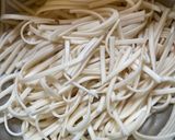 A picture of step 1 of Udon Noodle Soup.