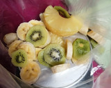 Foto del paso 1 de la receta: Helado en tarrinas de plátano piña kiwi manzana