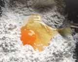 Foto del paso 1 de la receta: Empanadas sin gluten de queso y cebolla 🤩