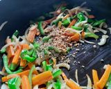 इन्स्टंट तिरंगा पास्ता (pasta recipe in marathi) रेसिपी स्टेप 3 फोटो 