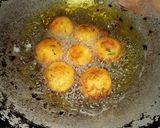 Foto langkah ke 5 dari resep Perkedel Isi Telur Puyuh.