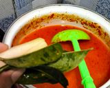 Foto langkah ke 4 dari resep Ikan kuah asam pedas.