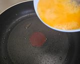 Gambar langkah 3 resipi Cheesy Omelette Wrap.