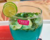 A picture of step 5 of Curacao Mojito.