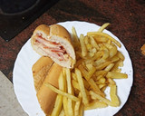 Foto del paso 4 de la receta: Bocadillo de lomo adobado con queso y cebolla frita con papas