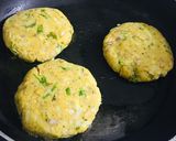 A picture of step 2 of Potato Chapli Kabab Burger 🍔.