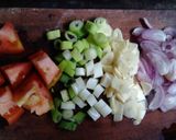Foto langkah ke 1 dari resep Sop Bakso Aneka Sayur.