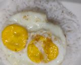 Foto langkah ke 4 dari resep Nasi Telur Ceplok with Scallion Oil.