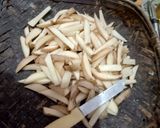 रोटी और आलू की भुजिया (roti aur aaloo ki bhujiya recipe in Hindi) रेसिपी चरण 1 फोटो