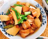 Hình bước làm 2 của món Thịt heo kho măng nước dừa.Khổ qua rừng nấu canh thác lác (lát)