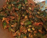 A picture of step 6 of Chatpata Masala Bhindi.