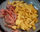 รูปขั้นตอนการทำที่ 4 ของ กุ้งผัดสับปะรด
