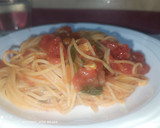 Foto del paso 7 de la receta: Spaguetinis con salsa de tomate 🍅 y albahaca 🌿