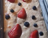 Foto del paso 4 de la receta: Budín de frutillas y arándanos