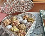 صورة لخطوة 4 من وصفة كرات التمر المحشيه مكسرات
