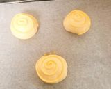 Hình bước làm 4 của món Custard buns