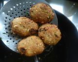 A picture of step 4 of Peanuts Tikki.