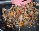 Foto langkah ke 3 dari resep Tumis Ikan Teri Terasi.