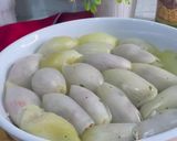 A picture of step 1 of Onion Dolma.