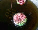Foto langkah ke 6 dari resep Kembang Goyang/Seroja Warna.
