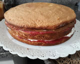 Foto del paso 8 de la receta: Bomba 💣 de frutilla 🍓dulce de leche y chantilly🤤👌🏻