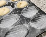 Une image de l'étape 8 de 🇫🇷 🇬🇧 Madeleines traditionnelles GOU009.