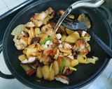 Foto langkah ke 5 dari resep 55. Ayam Jamur.