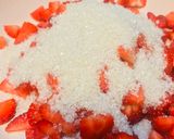 Foto langkah ke 1 dari resep Korean Strawberry Milk 🍓.
