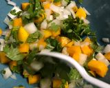 Hình bước làm 1 của món Salsa nhanh lẹ- salad bốn màu