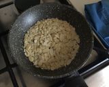 Foto del passaggio 3 della ricetta Fettuccine con crema di peperone, crumbl e ricotta salata