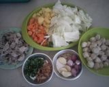 Foto langkah ke 1 dari resep Sayur sup bakso kerikil.