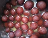 A picture of step 4 of Gulab Jamun in Mango Rabdi.