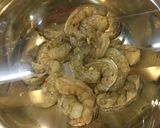 Hình bước làm 1 của món Tôm xào lá quế
