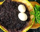 Hình bước làm 1 của món Canh rong biển, trứng và tương miso