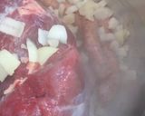 Foto del paso 1 de la receta: Estofado casero de carne y salchicha