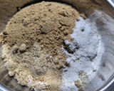 Foto del paso 1 de la receta: Galletitas de avena y almendras con pasas de uva