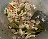 Foto langkah ke 3 dari resep Tumis Jamur Tiram Ayam dan Bakso.
