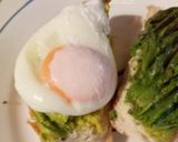 Foto del paso 2 de la receta: Huevos escalfados con tostadas 🥚🥚🥚